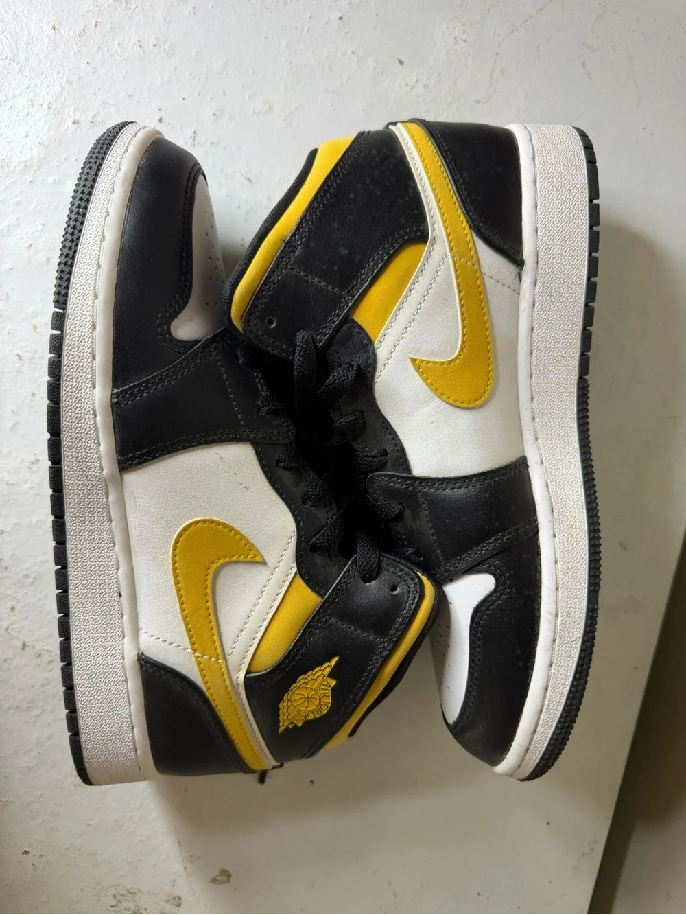 Air Jordan 1 MID